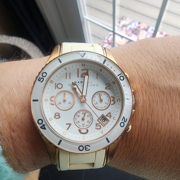 Marc Jacobs Rock Chronograph White Dial White Silicone Strap With ROSE GOLD